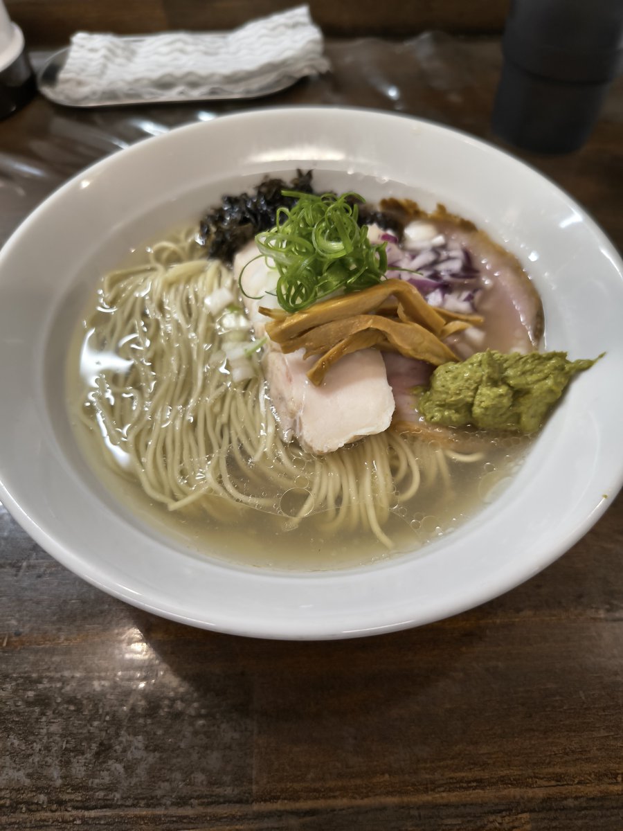 MkT6OIHHVdeuNw9's tweet photo. 鹿沼市千渡、麺処一心🎵

タイミングが合わず間が空いてしまいました、すみません😅
早朝サウナに行く前か行ってからか悩んで、行く前に此方に😌
牡蠣の塩そばと和え玉をオーダー。
牡蠣の旨味と香り、塩気が引き出された清湯スープが癖になる😋
後からペースト溶かすとこれがまたとても美味しい😉 https://t.co/Y1TvfHlu1y