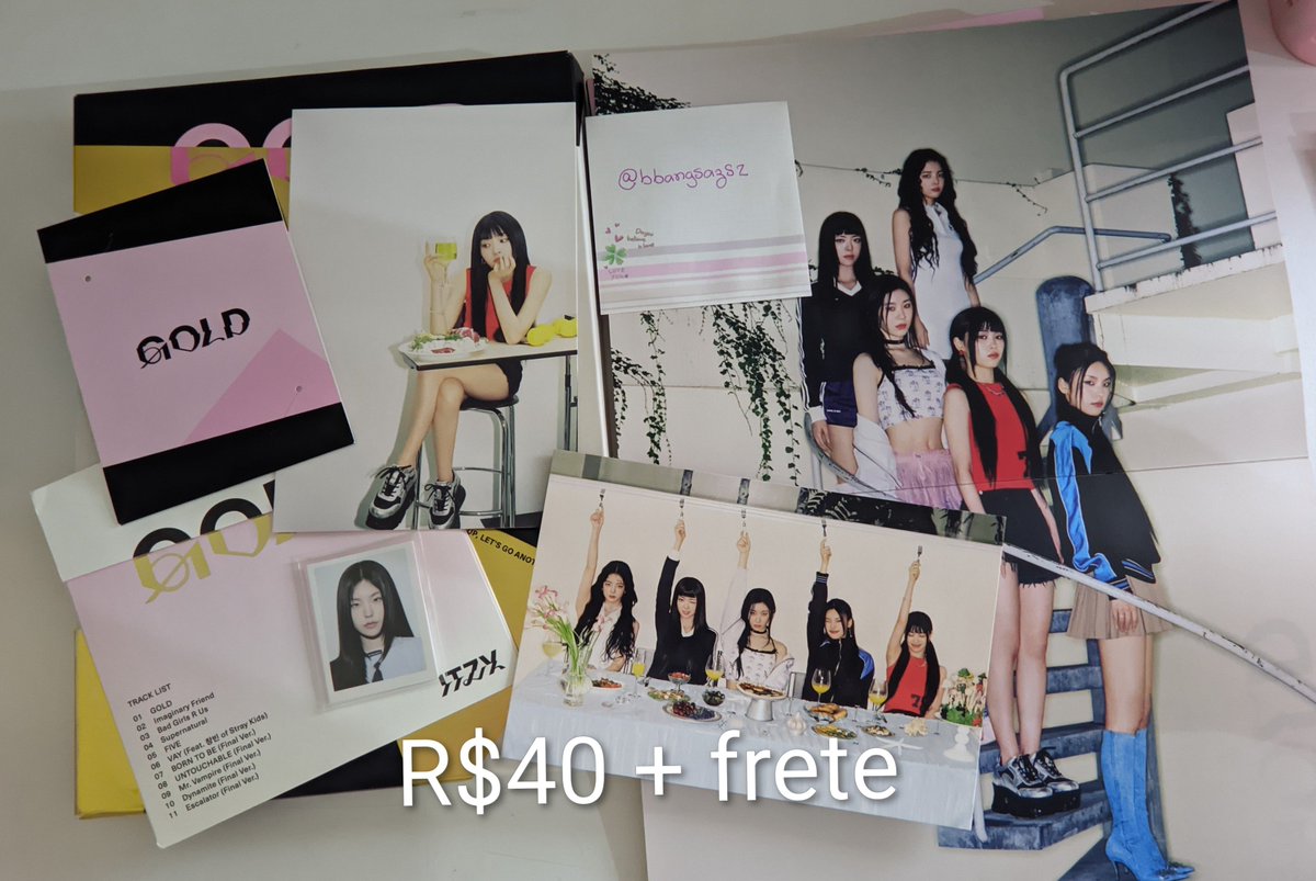 bbangsazS2's tweet photo. ⤷ ゛VENDA/VENDO ITZY GOLD ver.  WHITE 🤍

݁ ˖Ი𐑼⋆݁ 
R$ 40 + frete 

Não inclui os photocards!

Inclui: Photobook, set de ID photo, 2 postcard, pôster, CD, a pulseira e o papel esquisito porta foto 

*caixa possui alguns amassados https://t.co/iLp1d2Wurb