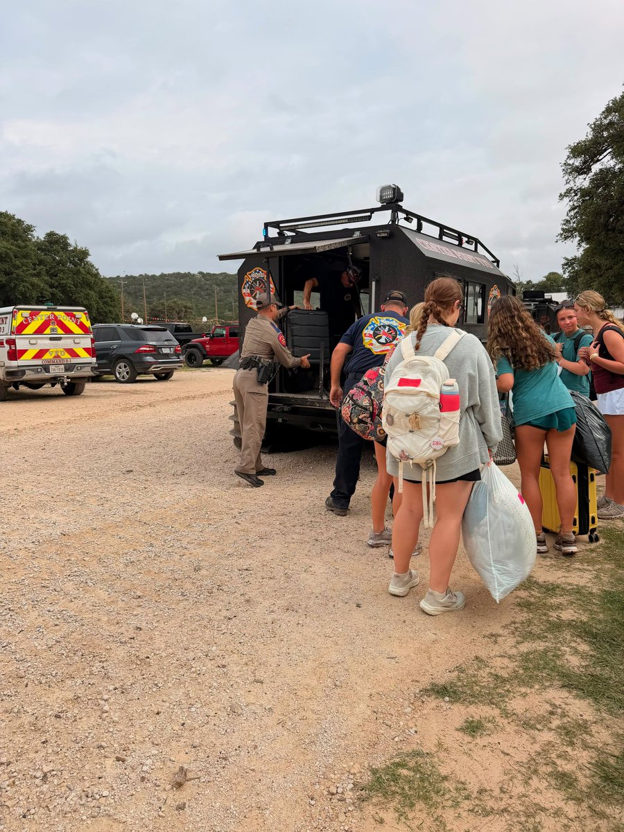 TxDPSSouth's tweet photo. ❤️ 325 campers safely evacuated from Camp Eagle due to rising water and damage to the main access road.
@TxDPS South Texas Region troopers from Cameron County assisted alongside the @cpvfdtx and local partners.
#TexasStrong #ProtectingTexas #ICYMI https://t.co/AYIBtqsOdh