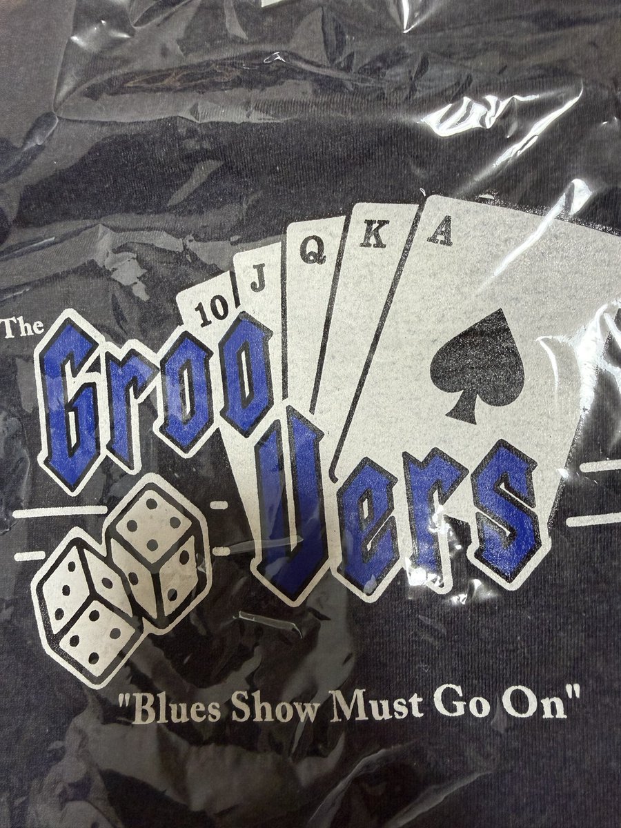 redrockblues's tweet photo. 昨日は荻窪でTHE GROOVERS 
警鐘のギターアレンジや後半の畳み掛ける感じ素晴らしいね！さりげないVカプセルのリフもいいよね　新曲はどちらも歌詞も曲もホントいいのでレコ発首を長くして待ちたい！Tシャツも買ったよー https://t.co/Pu418VldqA