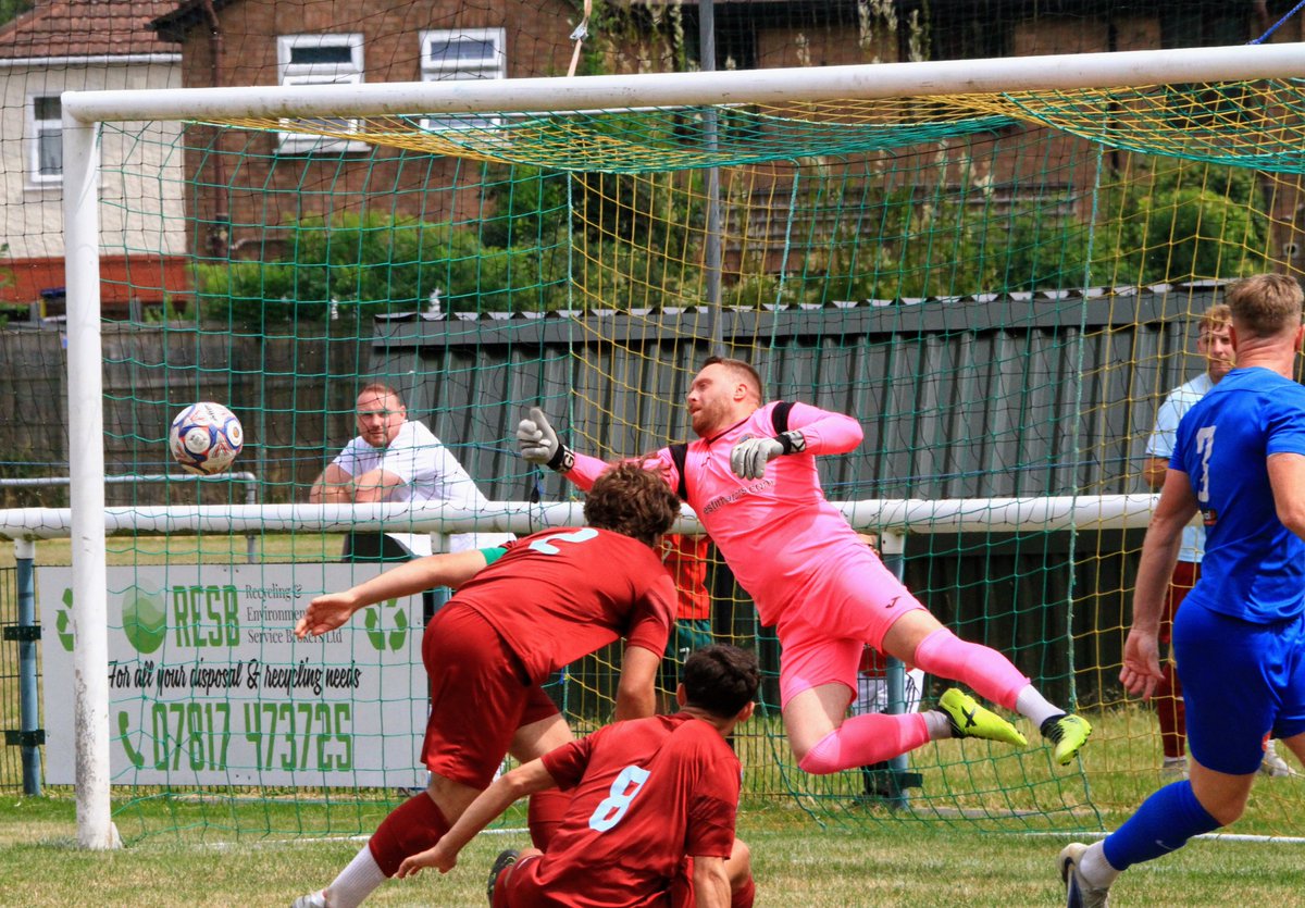 si_cook_65's tweet photo. A few from todays pre season friendly and local derby game which saw @CheadleTownFC beat @CheadleNomads 3-0.
More images at :
https://t.co/0Z6ltIqVyY https://t.co/JU7Lr8tq1C