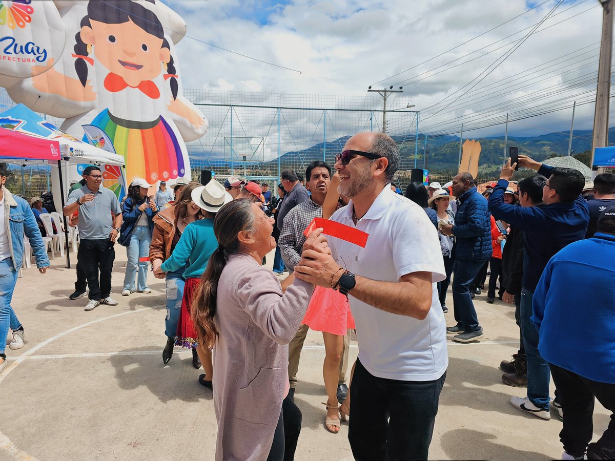 jotalloretv's tweet photo. En #Sidcay las obras siguen avanzando. 💪

La vía San José – Dora Canelos – Ochoa León ya cuenta con casi 1 kilómetro de carpeta asfáltica, beneficiando la zona que cuenta con la escuela más grande de la parroquia. 🚗

En equipo @AzuayPrefectura y #GADSidcay https://t.co/WT5H75Kp5Y