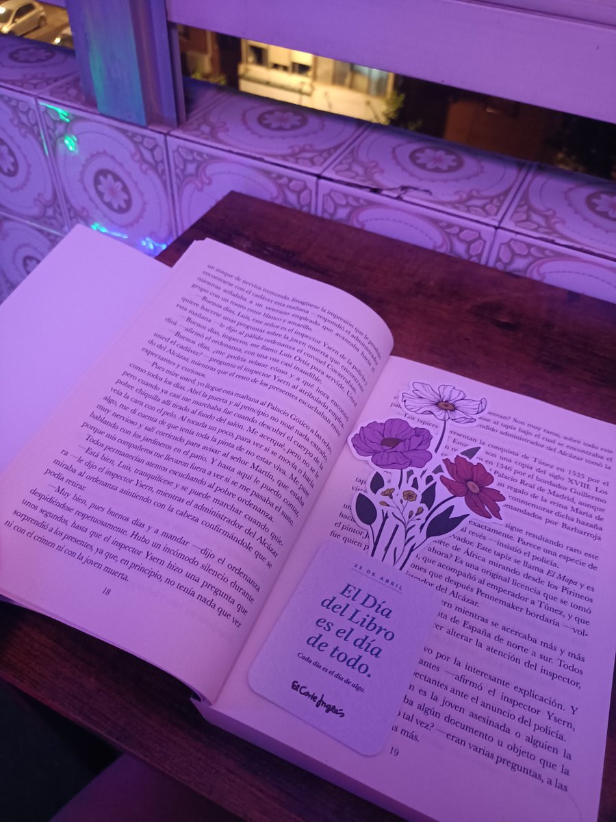 Michelleeeee99's tweet photo. Lectura time❤️ mientras llega mi gordito a casa✨❤️ 

Los crímenes del Alcázar 📖 https://t.co/GMHZXHovXd
