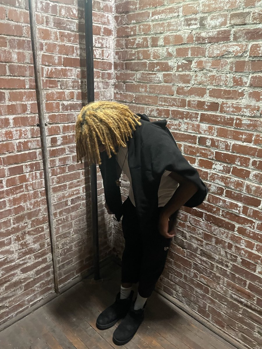 asighlem's tweet photo. i am sex money. https://t.co/Cbo91jmTB2