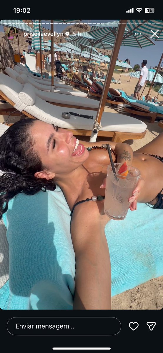ziulreis's tweet photo. Tudo que eu peço para Deus ele dobra e da para Priscila Evelyn, os story da musa tá perfeito hj kkkk ela bebada na italia https://t.co/IVhb5cRh4G