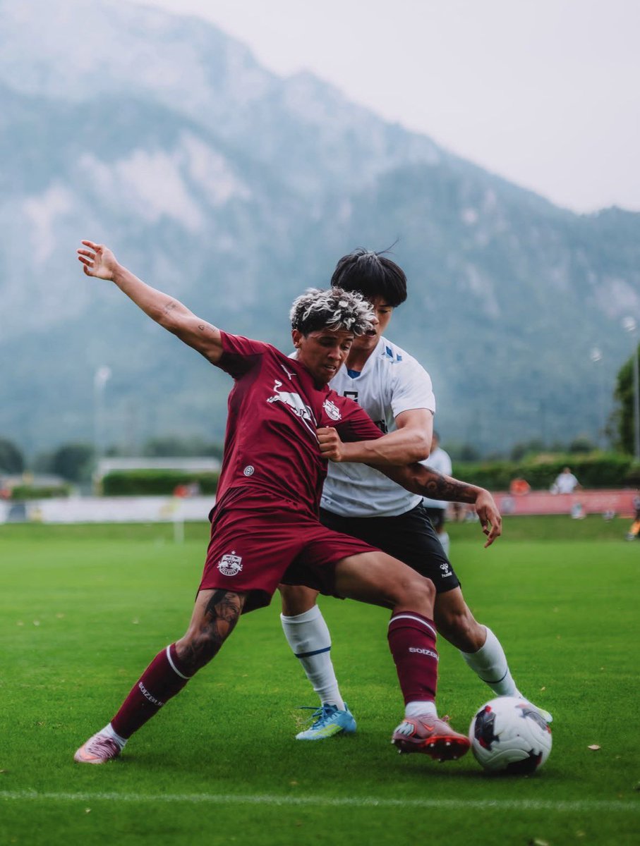 martinramostv's tweet photo. Yerwin Sulbarán (2008) disputó sus primeros minutos con el primer equipo del Red Bull Salzburgo en un amistoso ante Gamba Osaka. Inició la travesía europea para uno de los futbolistas más prometedores de Venezuela. https://t.co/5yFqenMGud