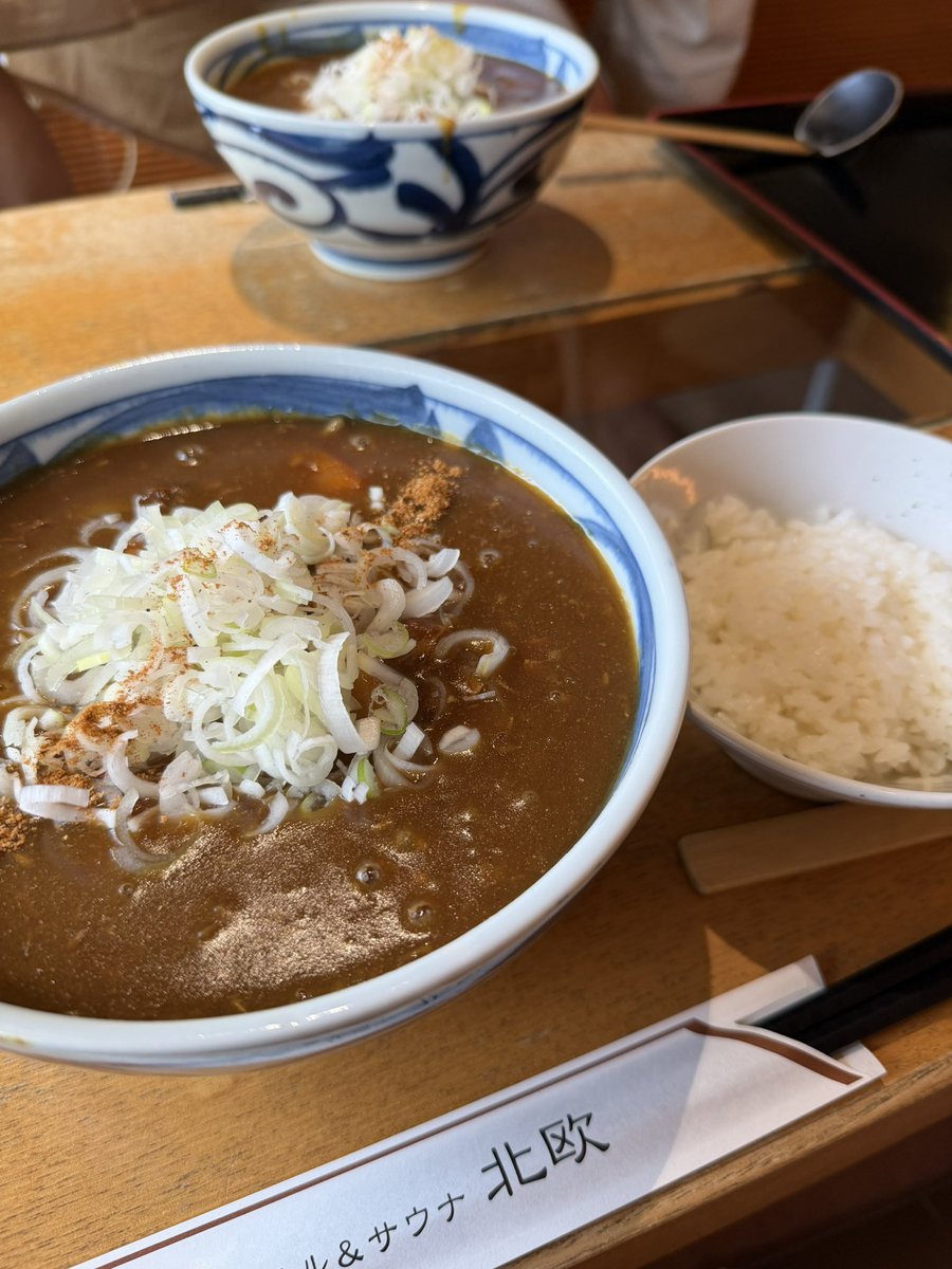 Wakkun69's tweet photo. 久しぶりのレストラン🍽️

SHOくん@OXYMORON1992 と

カレー南蛮そばと半ライス

腹パン確定👍

＠hokuo8000 
#カレー南蛮そば https://t.co/cemJfQxKAa