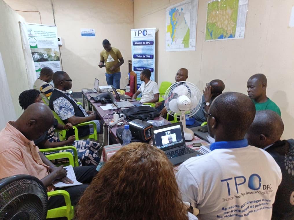 RdcApem's tweet photo. Mai-Ndombe | Inongo, 18 juillet 2026 | Révision du Code Forestier de 2002

Dans le cadre du processus de révision du Code forestier, l'APEM prépare les principaux acteurs de la société civile afin de leur permettre de participer de manière active, pertinente et efficace aux consultations des parties prenantes organisées par l'administration forestière à travers le pays.

Les participants ont souligné que le contexte particulier de cette province, caractérisée par d'importants enjeux forestiers, doit être pleinement pris en compte dans les analyses et les propositions relatives à la révision de la loi. Ils ont insisté sur la nécessité d'assurer la cohérence de cette réforme avec la Politique Forestière Nationale, récemment adoptée par le Gouvernement, afin de garantir une gestion durable et inclusive des ressources forestières.
