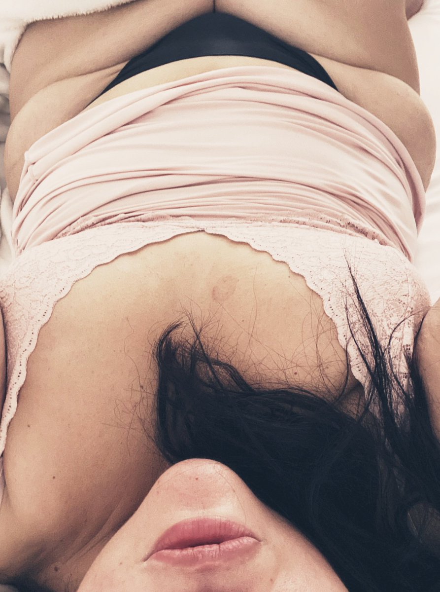 LuciaSAB85's tweet photo. Vente a mi cama, te espero, vamos a hacer todo lo que me pidas 😈🔥 https://t.co/SUkWK7i77v