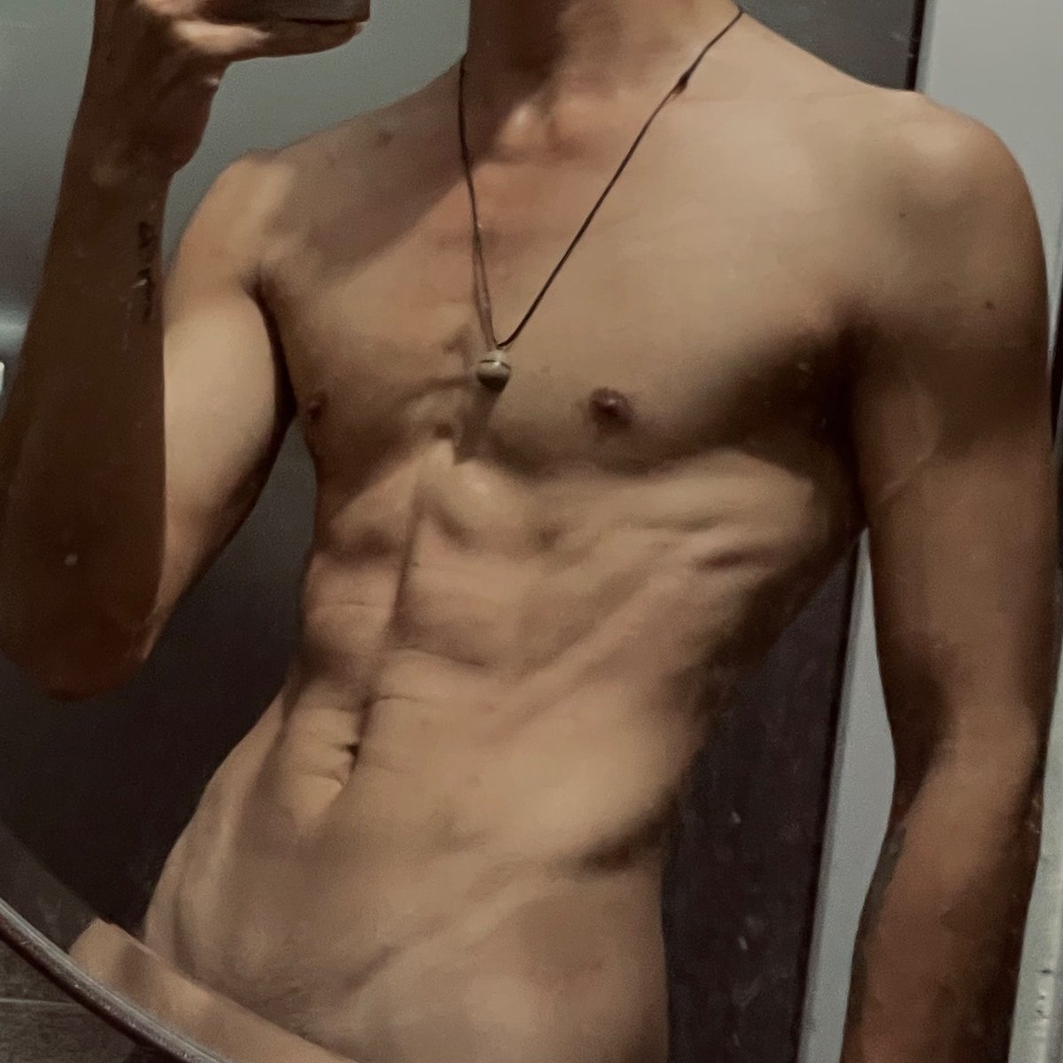 Abs0quest tweet picture