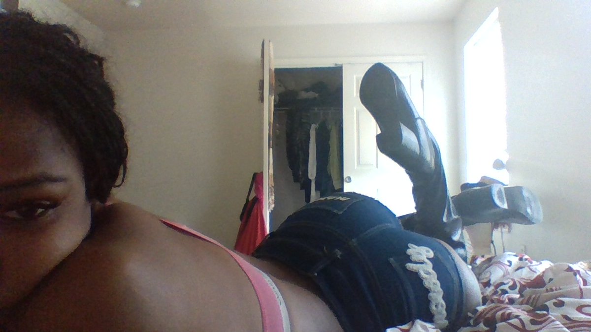 nubianutt's tweet photo. Heart if you want my size 11 boot stepping on you as you lay cash at my feet, subby #paypig #ebonydom #findom #feet #tribute https://t.co/KE6YQkb4RQ