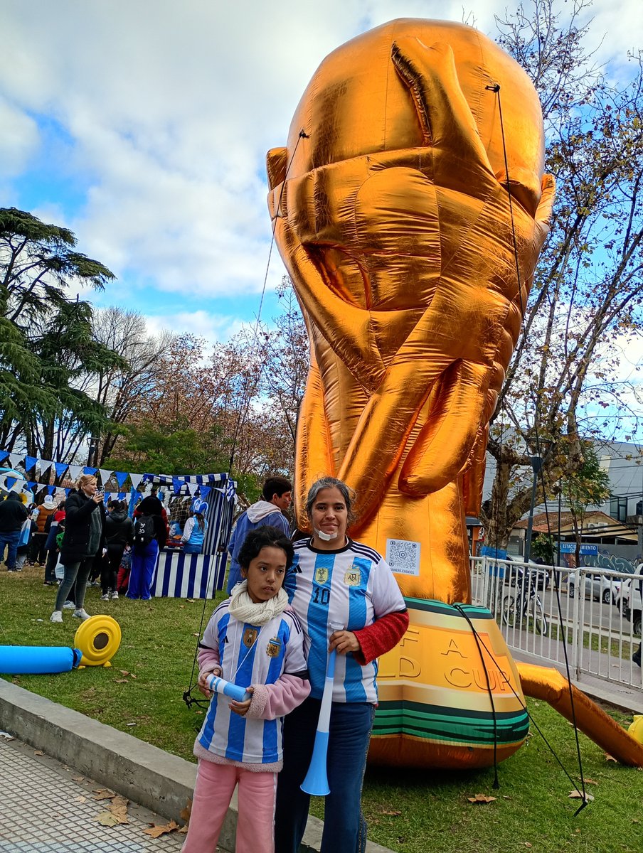 CECIMorale3276's tweet photo. #sabadoentn  pasen el mensaje porque me quedo todos los sábados esperándolo.. Dale Tubio!! Besos para todo el equipo.. Ya estamos listos  para alentar a la selección!! Los queremos! Kiara y Ceci 
VAMOS ARGENTINA 💙🤍💙 https://t.co/Mfn2IkucyX