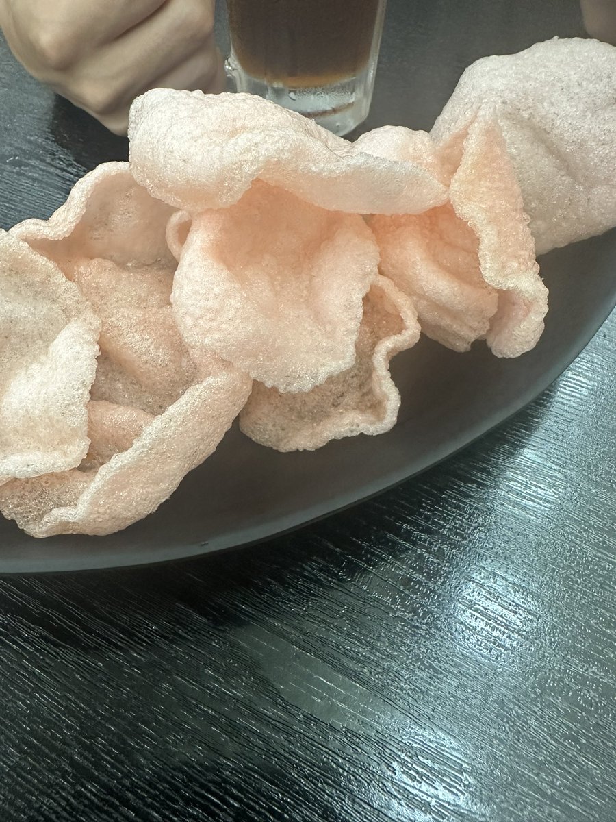 Hiroc0813's tweet photo. 居酒屋のメニューにタコさん🐙ウインナーあると高確率で頼むくらい、ひろさんの好物です🤣
レタス巻きも美味✨
餃子は安定の美味しさ🥟
スタバ挟んで最後4軒目の居酒屋でお通しで出て来たえびせんはめっちゃ湿気てたw https://t.co/YLv965J5Zs