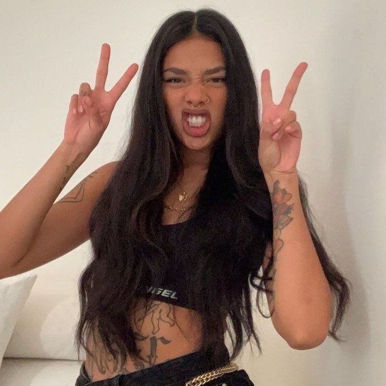 adorarebelde's tweet photo. its midnight in poland already, so happiest bday to my girl ˚₊‧꒰ა ☆ ໒꒱ ‧₊˚ you deserve the world and more!! love you sm lene, keep shining ❤️‍🩹 @lizethselene https://t.co/4zPJIKgMQC
