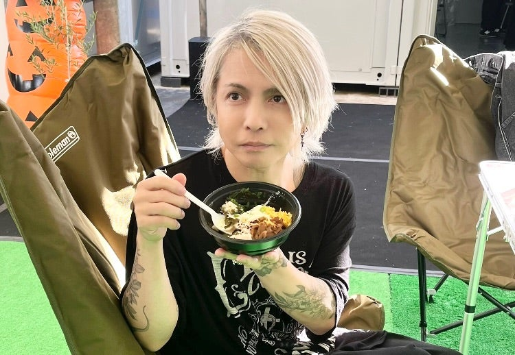 himaristyle's tweet photo. L'Arc〜en〜Ciel
hydeの食生活

①朝～日中
ミルクを入れたコーヒー
不足している成分のサプリメント

②夕食
糖質を抑えた肉中心の食事
たんぱく質を欠かさない
必要に応じてプロテインで補う

③夕食後～翌日の夕食
長時間の空腹時間を作る
16時間断食のサイクル

出典：美ST ONLINE 2021/11/24 https://t.co/Xpj7eK6QLf