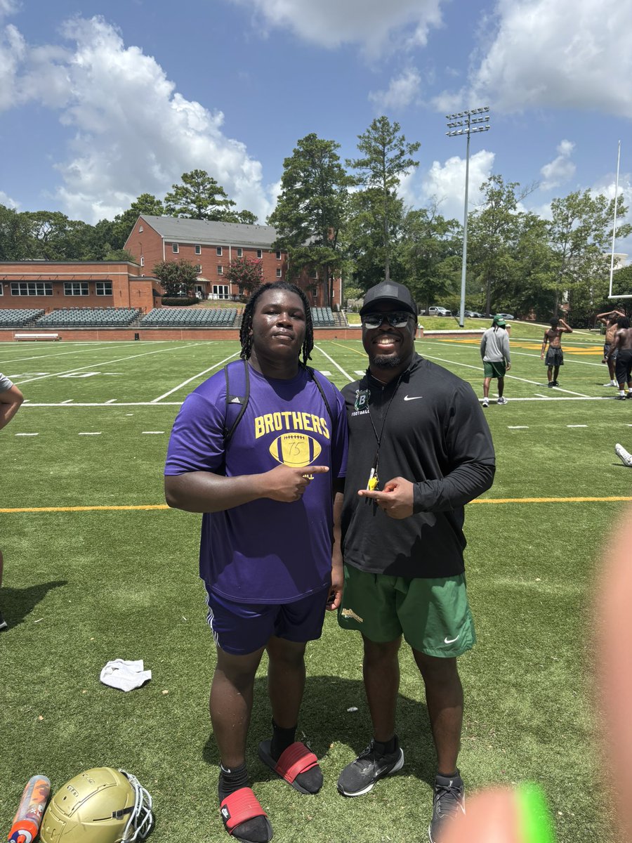 BraydenAustin75's tweet photo. I had a great time showing my skills at the Belhaven camp and getting great coaching by @CoachTySharkNix and getting to talk to @Coachjharris0, @Coach_CDN2, and players.
@ThomasMcDaniel4
@CBHS_Football
@CoachCrawfordFB
@__901JB
@CSmithScout https://t.co/gk7aScGPol