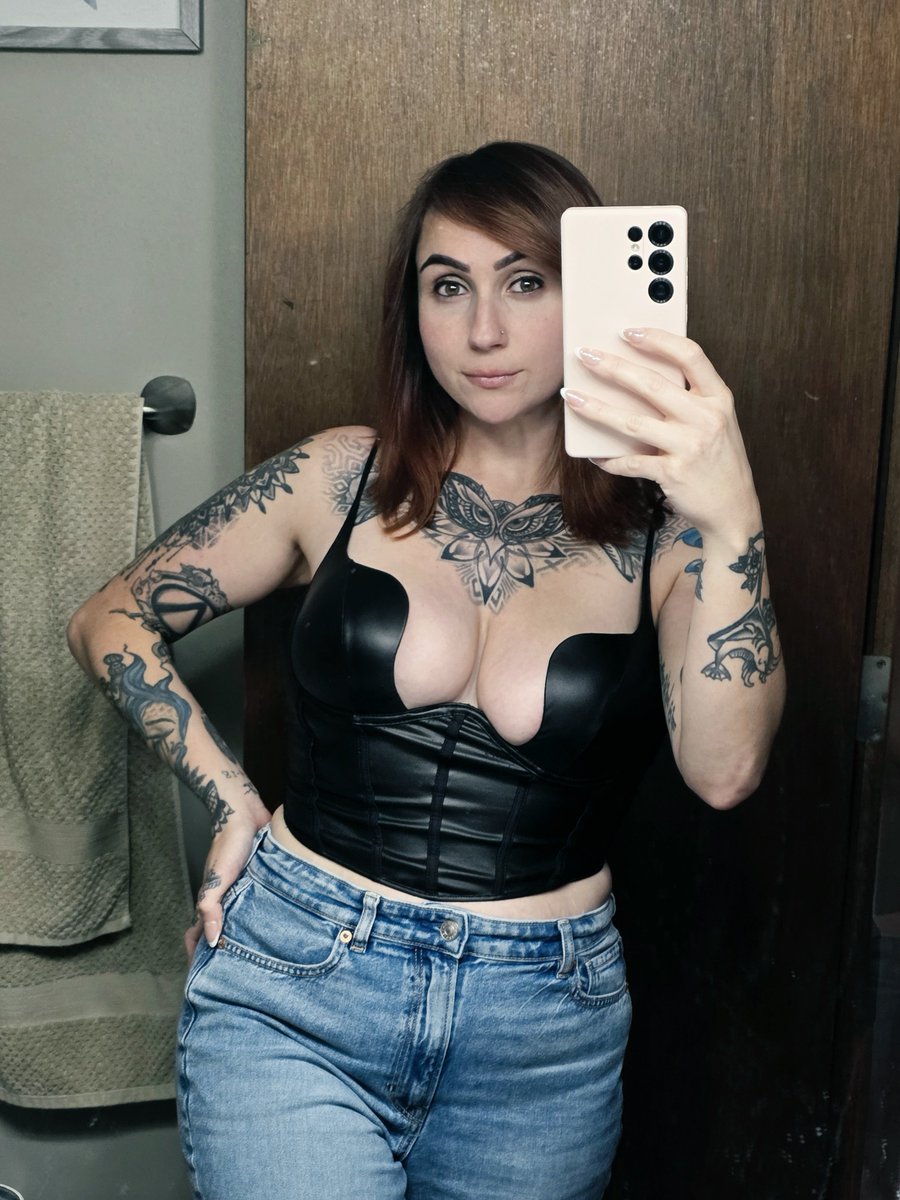 ScarlettPython1's tweet photo. Ready for the sex dungeon tonight :p https://t.co/eT4moA4fXP