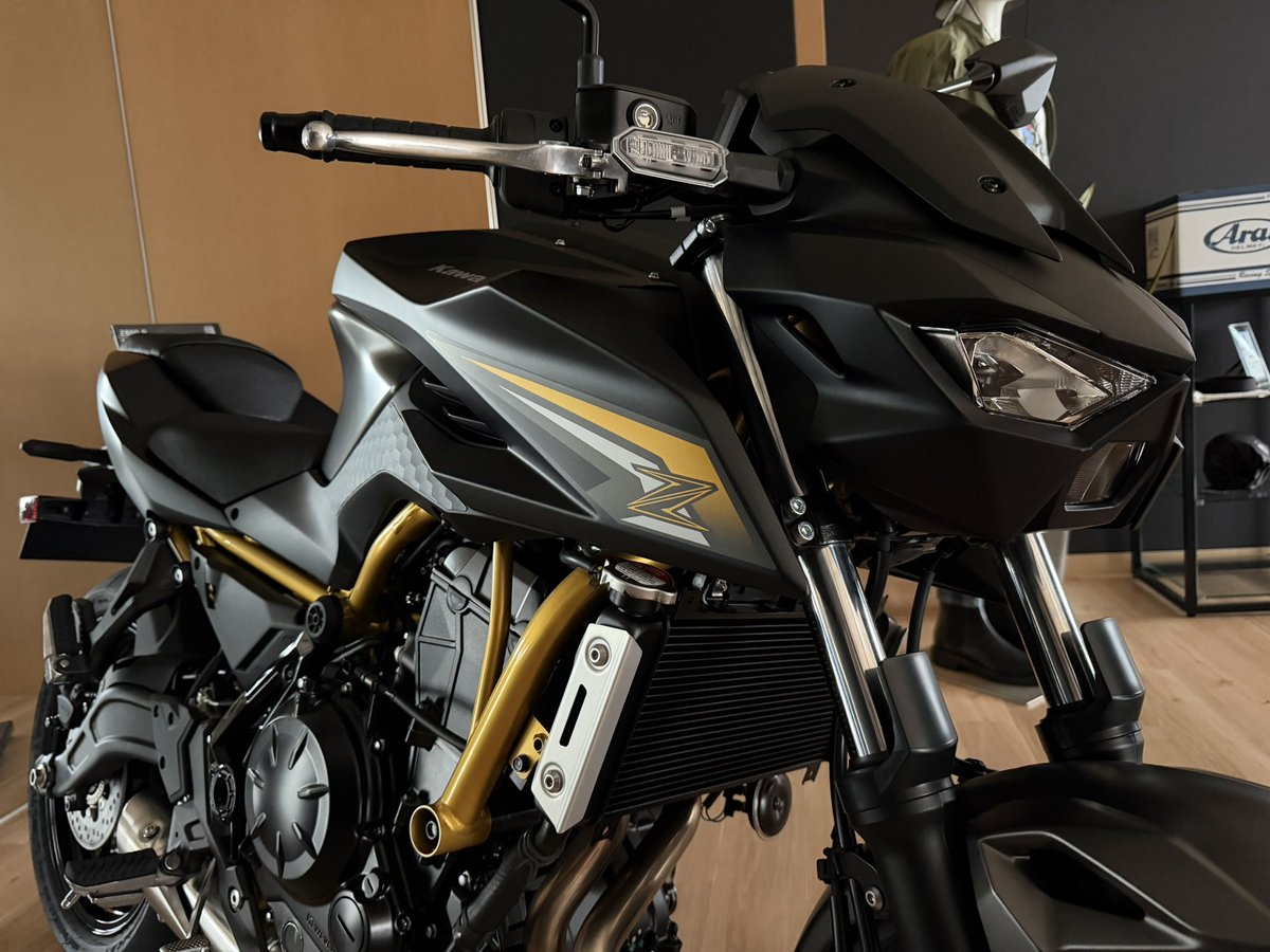 imanishi_mt's tweet photo. 本日も朝イチからお仕事開始。
発売開始された新型のZ650もお店に展示してます。昨日も沢山のお客さんにご来店ありがとうございます。さあ今日も朝から初心者の方の走行練習からスタート。 https://t.co/ijMbS8REA7