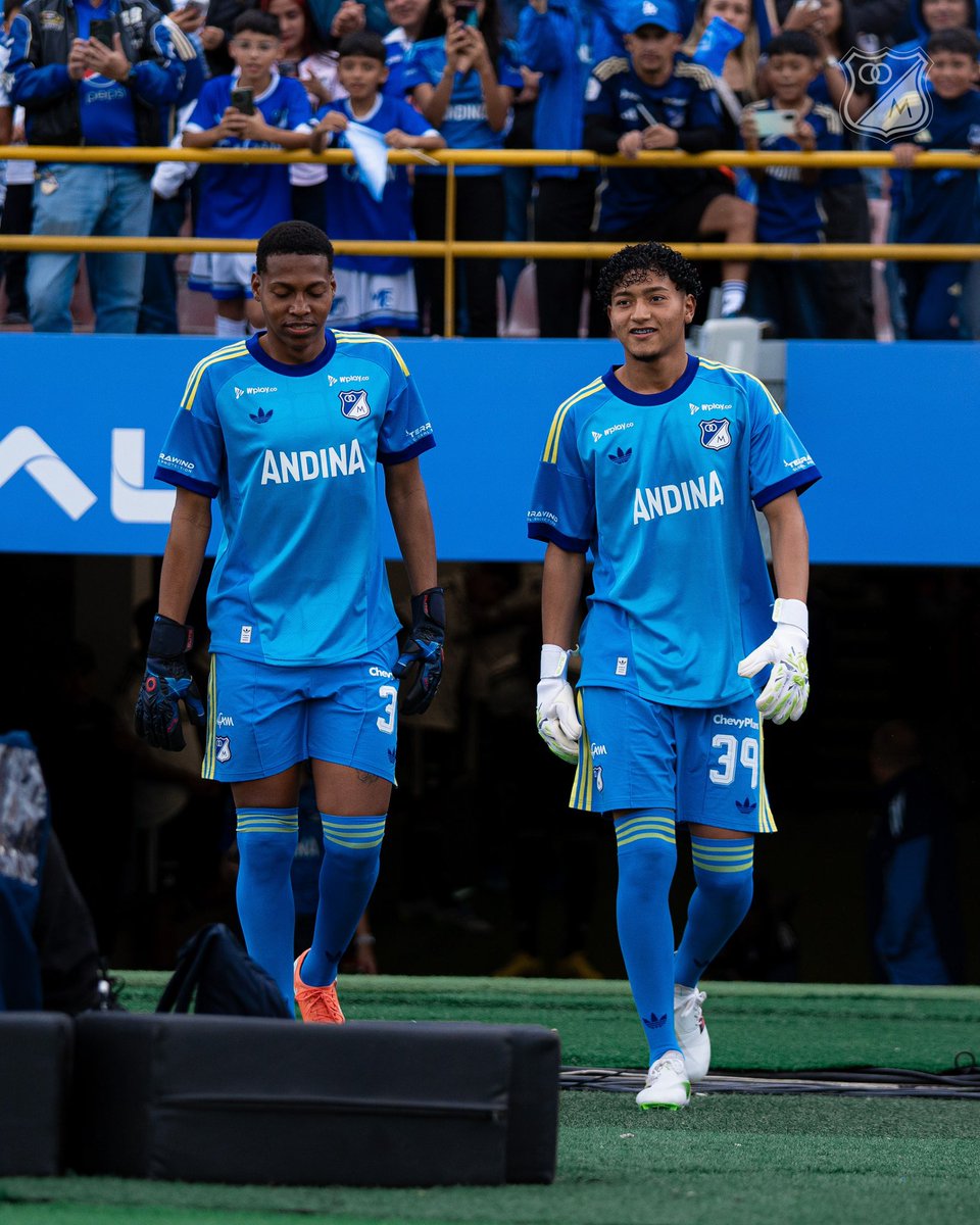 MillosFCoficial's tweet photo. 🧤💙 ¡Todo está listo! Comienza la presentación con nuestros guardianes del arco. Ⓜ️🔥 https://t.co/Ctr6dssKS7
