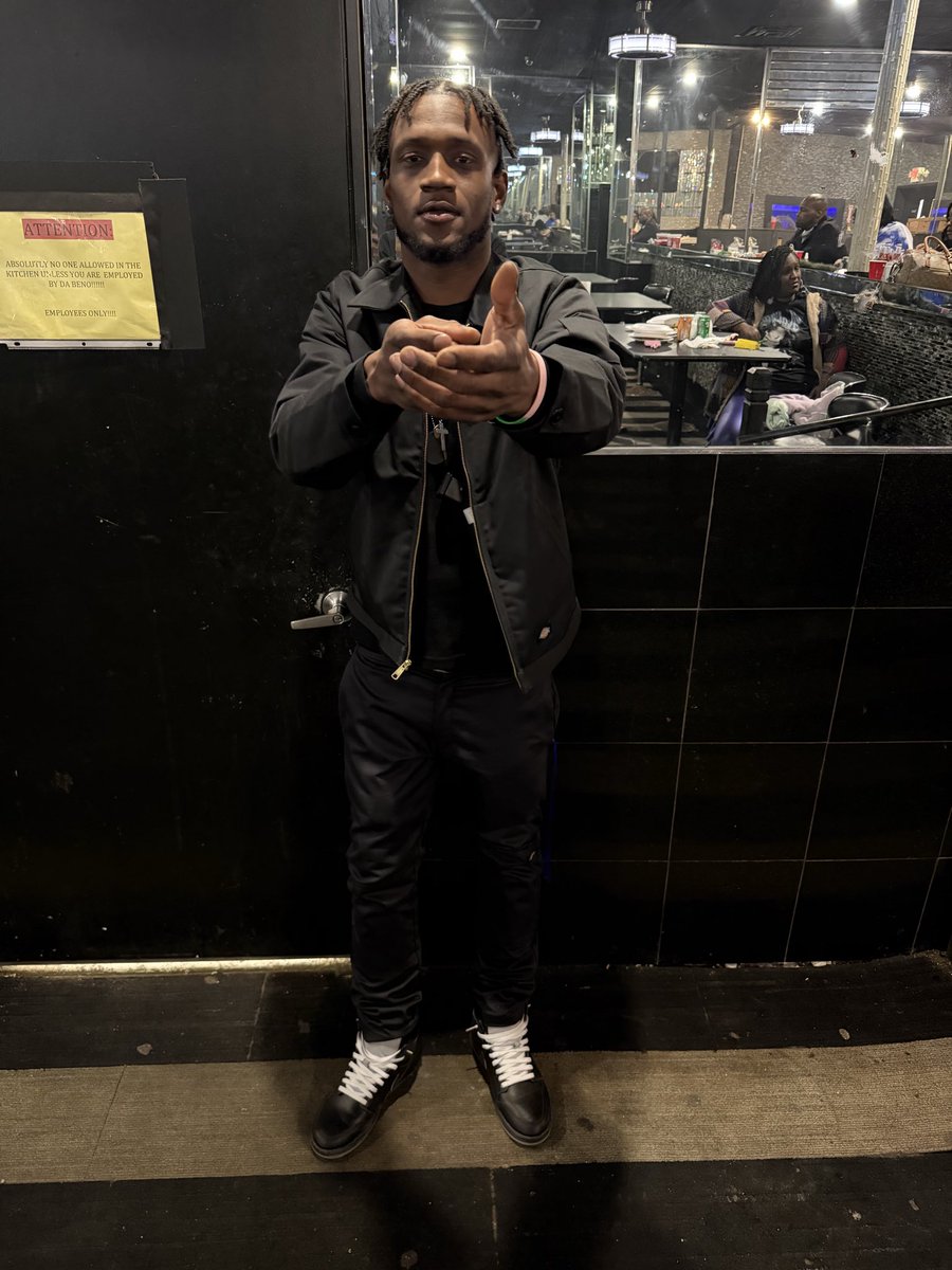 TenFrm1200's tweet photo. Life to real I can’t be phony I stay with my Gangatroni🫂♿️ @LuhAnt4x_nm https://t.co/5g1rJtnxnv