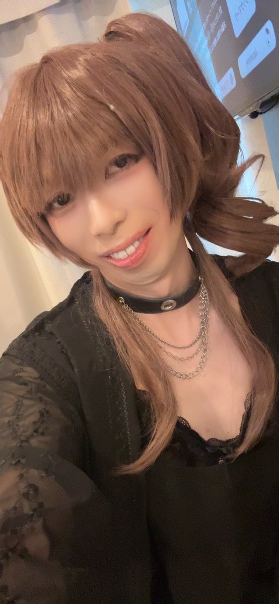 yoshiko401's tweet photo. そんなわけで、昨日は久々に💄してお出かけ！！背景をみたらなんとなく察してw
気持ちよかった😏
久々に茶色系のウィッグにしたけど、普段使ってる黒や赤のロングより実はこの色の髪型方が似合ってたり？？

どうなんだろう？

#女装
#はやてのコーデコレクション https://t.co/9ECiYMYoo9