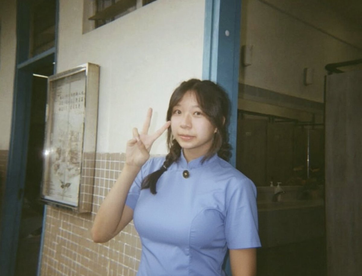 ckliddi's tweet photo. —> f6
補課同premock見😭😭以後就再冇機會著呢一件校服🥲🥲(其實我好鍾意㗎👉👈不過我都會繼續post下啲學校相片😬🫰

大家都話呢套校服著到個人好貼身??☠️ 
PS : Comment 話畀我知你哋想睇啲咩!!

#九龍真光中學 #真光中學 #sport #music #香港學生 #學生妹 #香港學生妹 #hkstudent #student #hk https://t.co/dqykeThHUe