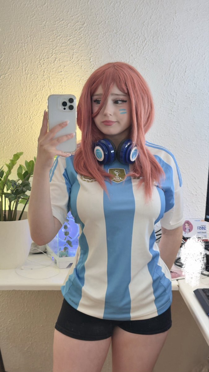 upminaa's tweet photo. Miku 😇🇦🇷 https://t.co/vl7P2oGeSb