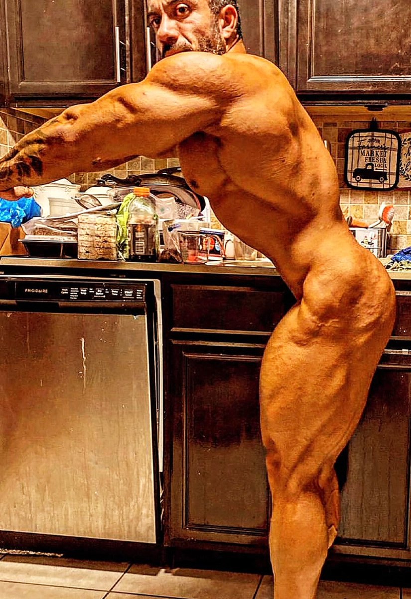 BodybuildersHOT's tweet photo. 👊 https://t.co/5AJG3wtntn
#bodybuildingbackstage #bodybuilding #backstage #muscles #bodybuildingtan #protan #ifbbpro #bodybuilder #tanningsession #nakedtanning #tanning #poser https://t.co/TJFVopR3qv