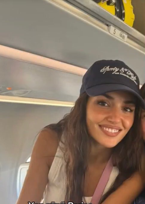 Keka_Keka_Kaki's tweet photo. un día de verano, un viaje a Paris y HandeErçel va en tu vuelo 🫠
#HandeErçel https://t.co/Mo3Xpv4Eyj