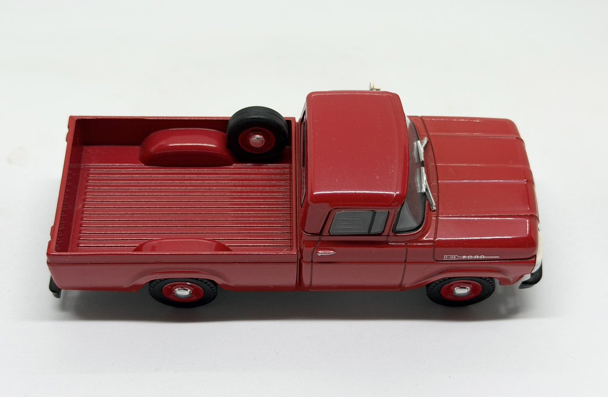 GastonLieby's tweet photo. Colección Autos Inolvidables 🇦🇷 N° 42
🛻 FORD F-100 (1959)
⚙️ Naftero delantero longitudinal, 4T, 8 cilindros en V, carburador Holley RX 7214-A de 2 bocas, tracción trasera. 160 HP SAE a 4.000 rpm | 4.785 cc
💨 140 km/h | 0 a 100 k/h 16 sec
⚖️ 1.700 kg
📐 Escala 1/43 https://t.co/EP9GKDLYoU