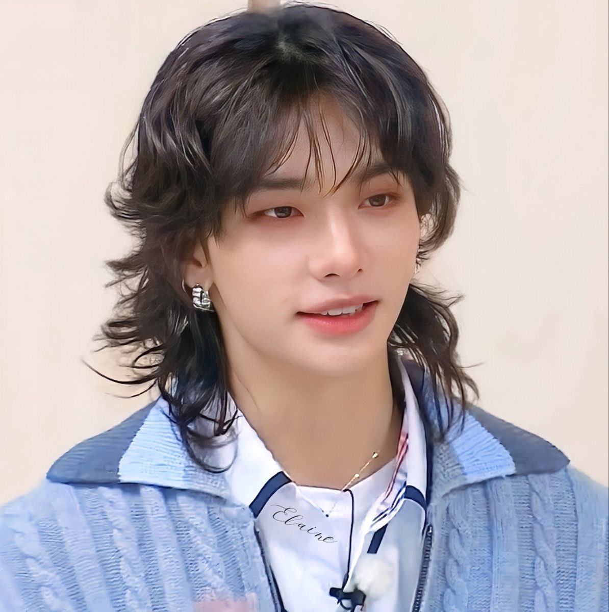 kyosmuse's tweet photo. poofy hair, he’s so girlfriend https://t.co/9PR10C9NGW