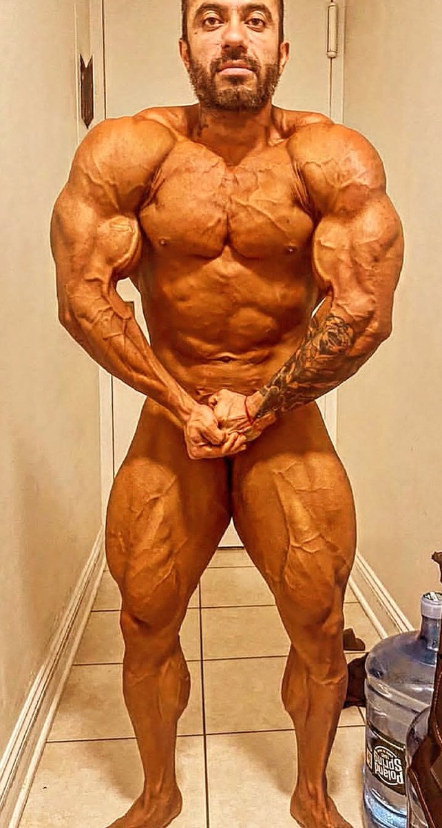 BodybuildersHOT's tweet photo. 👊 https://t.co/5AJG3wtntn
#bodybuildingbackstage #bodybuilding #backstage #muscles #bodybuildingtan #protan #ifbbpro #bodybuilder #tanningsession #tanning #poser #culturismo #culturista #palestrato https://t.co/MKCE3zPkDy