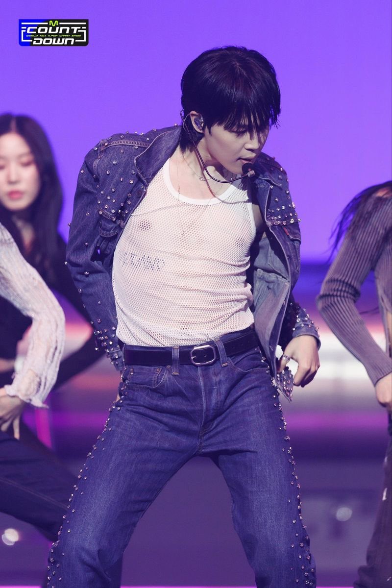 tthere4youu's tweet photo. like crazy ver.                          crazy as fuck ver. https://t.co/afUKVNYq72