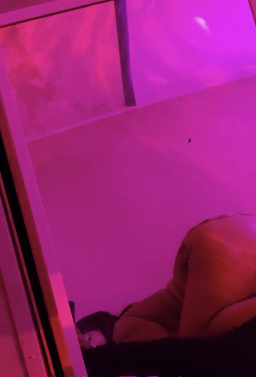 jk_officialzz's tweet photo. your slutty cousin sends you a pretty arch pic 😩 you know it’s wrong but fuck… you wonder if she’s got a pretty pussy to match it 🫣😩🥰 #ebonyincest #pyt #arch #ass #cousin https://t.co/IBbVuI9wtP