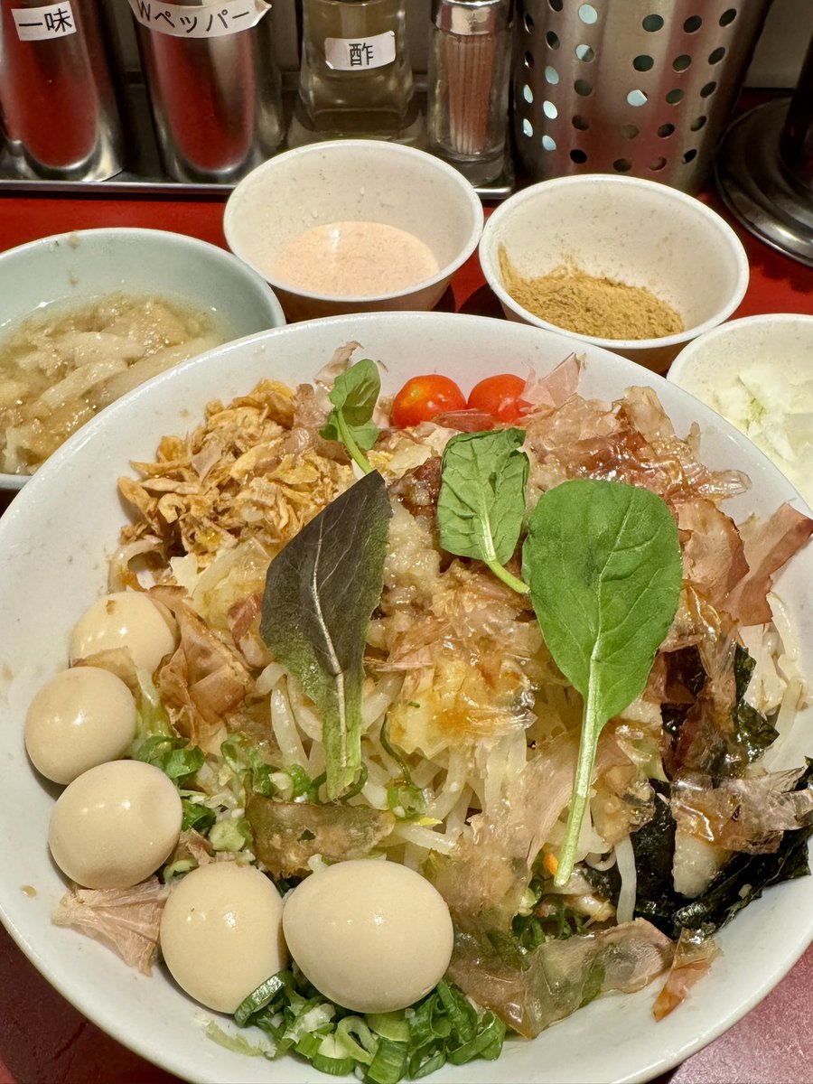 t_denabays8864's tweet photo. 豚らーめんミドリカワ🍜海老名
初訪🔰

✰【夏季限定】冷やし汁無しそば🧊
feat.玉ネギ🧅Fエシャロット
魚粉🐟うずら🥚アブラ

超濃厚!オールスター衝撃⭐️
全てにおいて究極仕上がり神豚🐷
エビマヨソース別皿で究極味変🦐
鮮度抜群💮セアブLove❣️🐷

丁寧さが伝わり
心地良すぎる環境で味わえますね🏆 https://t.co/1L6RU4rHOl