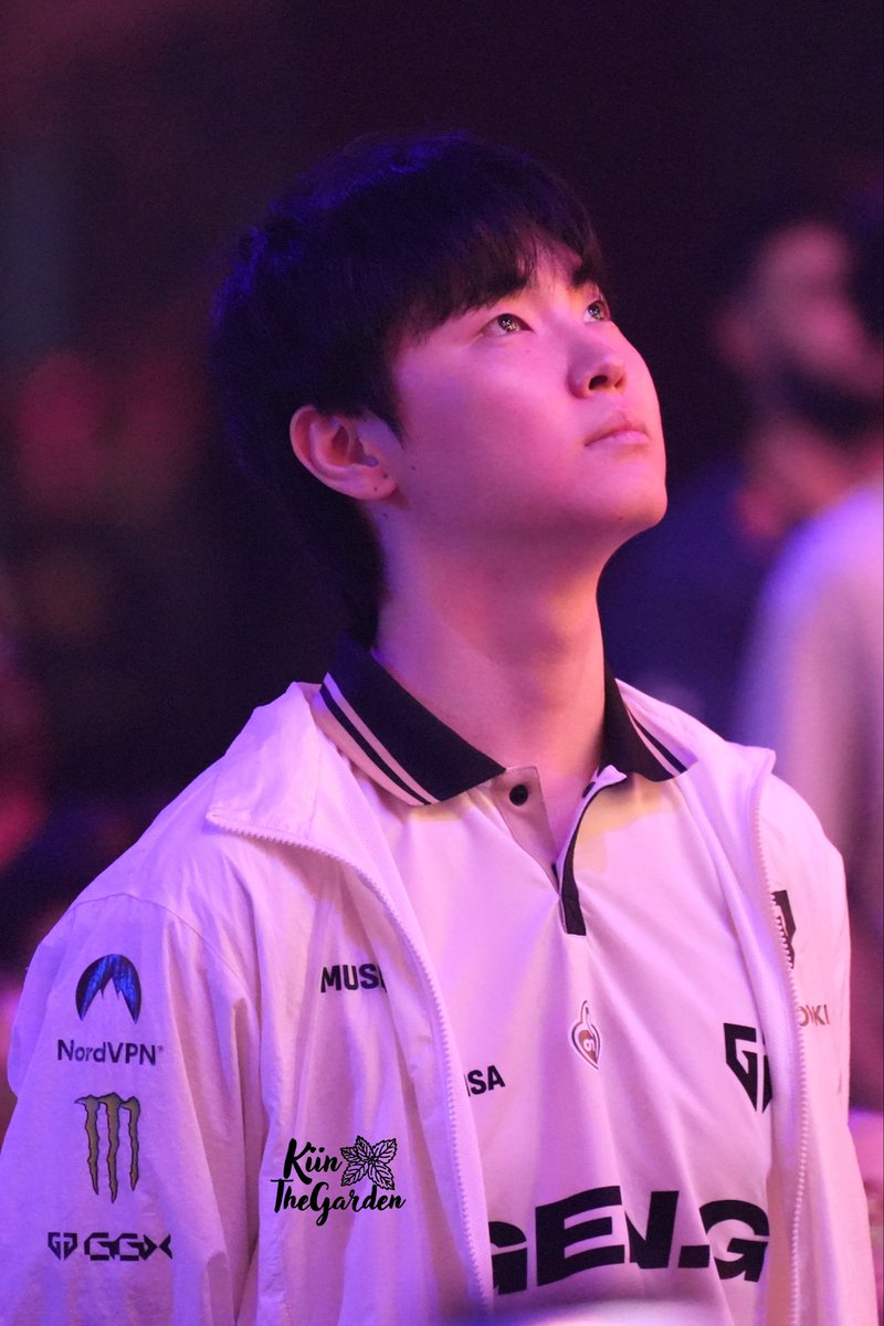 KiinTheGarden's tweet photo. ꕤ˖⸝⸝₊˚🐸 260718 EWC
우리팀 화이팅!
#Canyon #Chovy #Ruler #Duro #KiinTheGarden
#GENG #EWC26 #EWC26SuperFan #GENGSuperFan @GenG @EWC_EN https://t.co/ecfHntg1Aq
