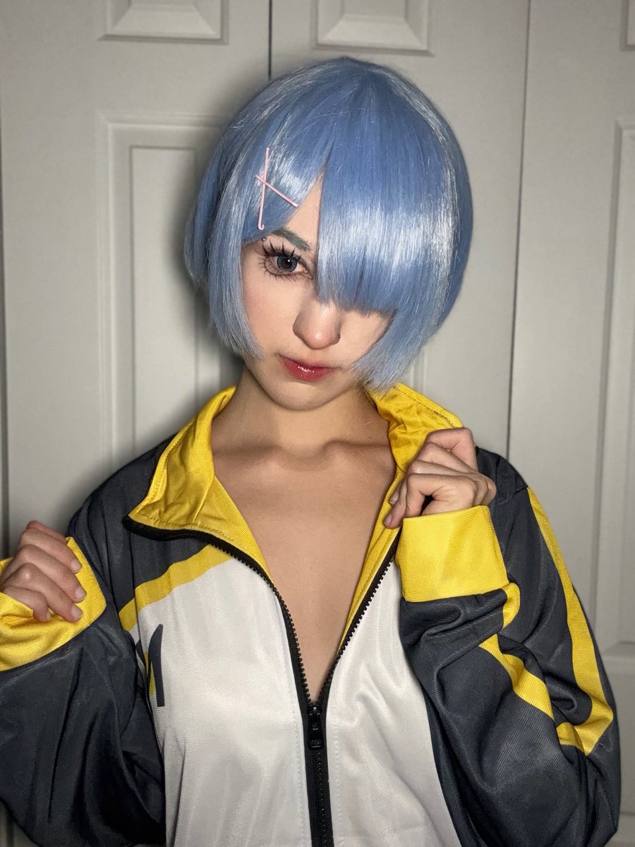 candyparfaits's tweet photo. rem stole subaru's jacket ๐ฉต
#remcosplay #rezero #cosplay https://t.co/C3DGOGUzrE