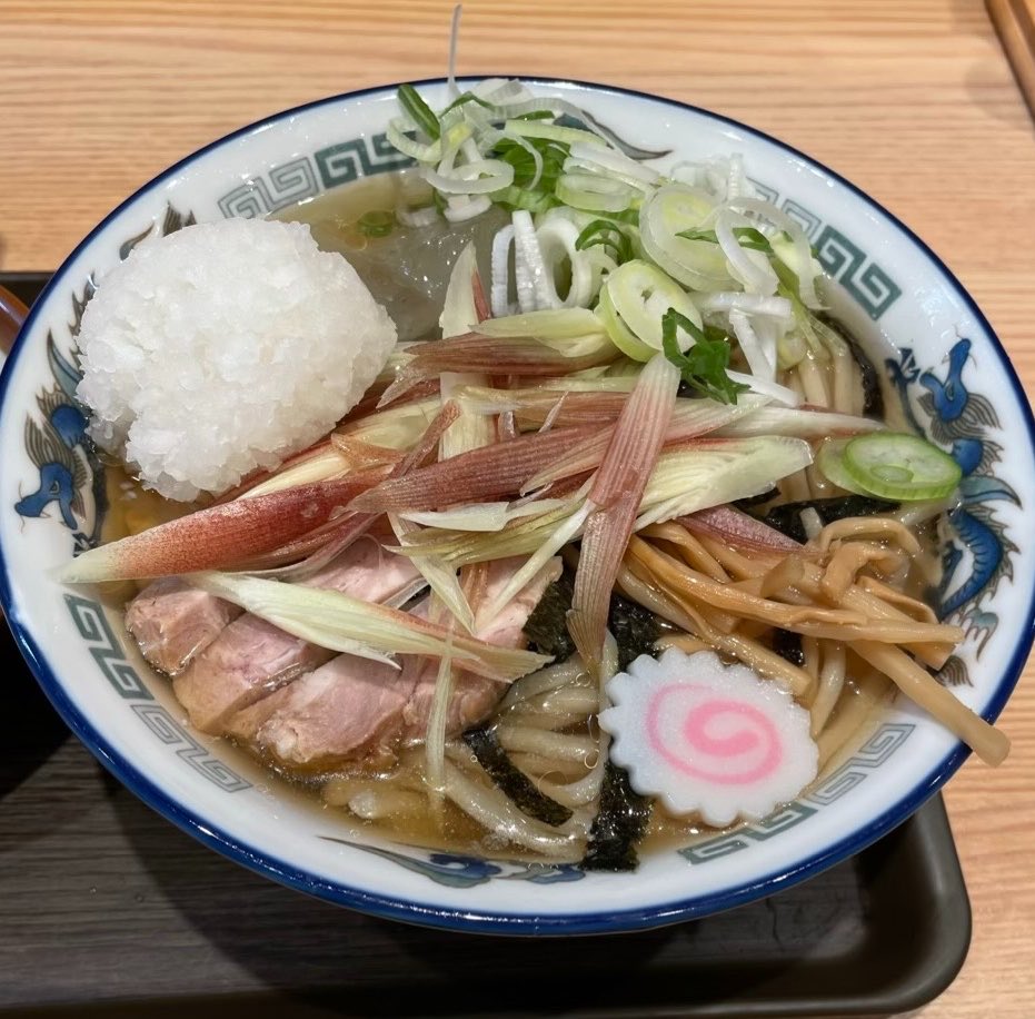 MKOMIYA3's tweet photo. 夏になったら何回かは食べたい、舎鈴の限定メニュー、冷やかけです。今日は茗荷と鬼おろしをつけました。しょっぱ旨い系で少し汗をかいた状態で食べるとより美味です。冷やしラーメン的なメニューって出してる店が多くは無いので夏は通ってしまうね😋 https://t.co/SSmhJxnRtW