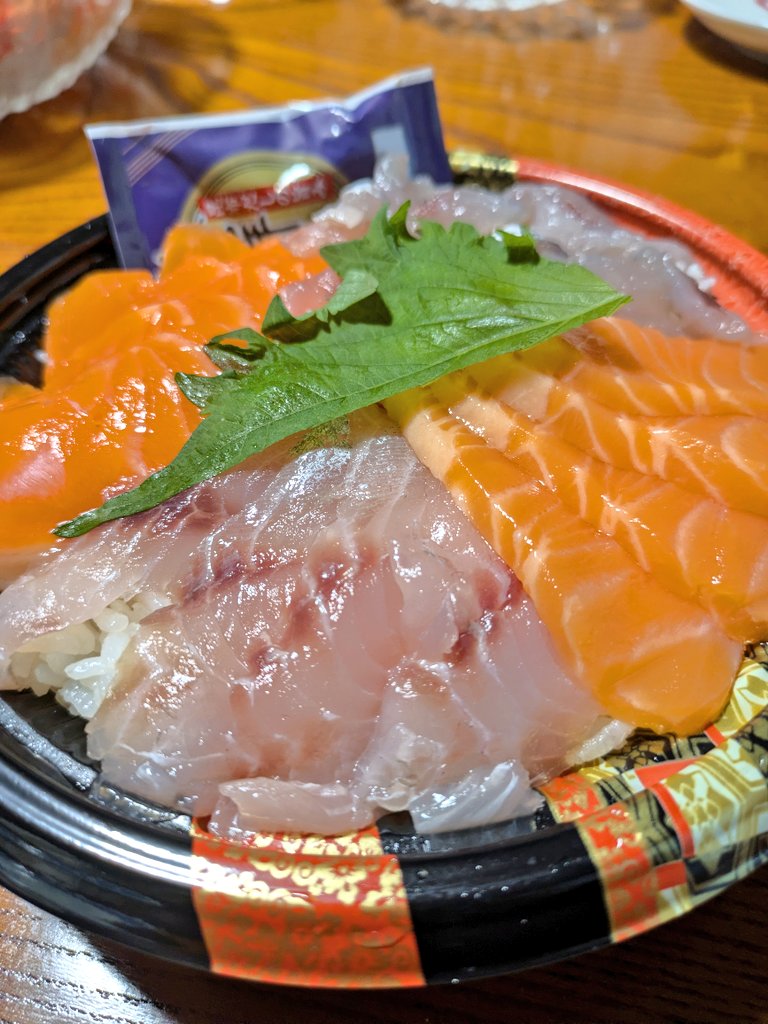Interceptor1014's tweet photo. 昼食
海鮮丼
美味しゅうございました😊
#いんめし https://t.co/cnj7Mhz70A