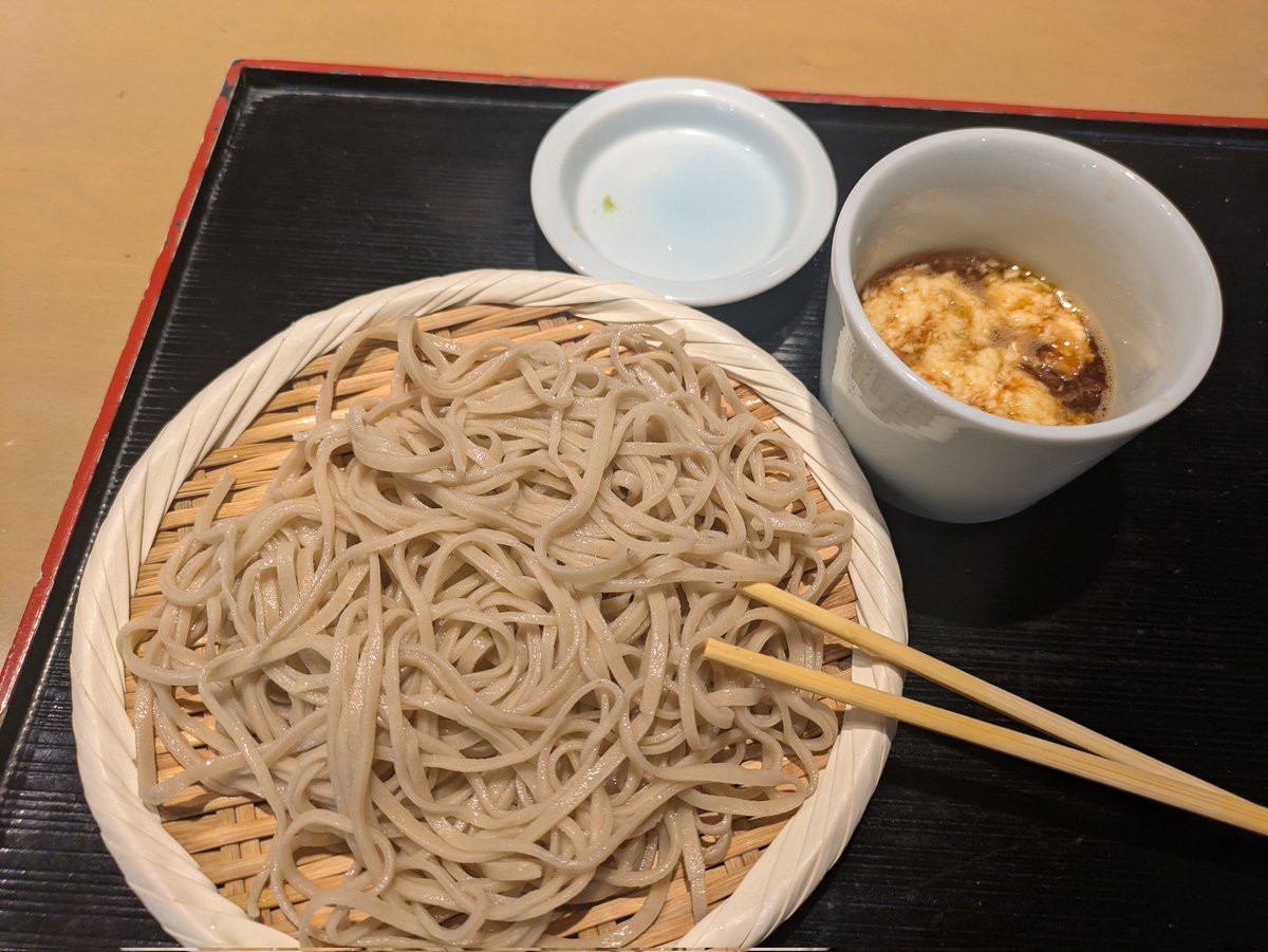flood777777's tweet photo. 今日の吉野家ポイ活は

昼に蕎麦食べるの確定してたから小盛りのご飯少なめに卵かけて飲み物に（笑）

そしてフィギュアは看板でした(;_;)

日曜日は、外まで大行列…何とかカウンターに座れたので10:10には退店できましたよ! https://t.co/6GhF734pKm
