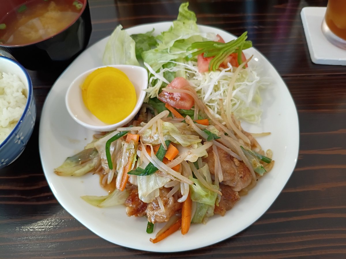 ekimaeminoru's tweet photo. 2026年7月19日 Cafeミチルバ @CafeMichiruba にて昼食です。7月の月替わりメニューから肉野菜いため、ウーロン茶を注文です。前回いただいたときに気に入りました。今回も肉野菜たっぷりでした。とてもおいしくいただくことができました。ありがとうございます #Cafeミチルバ https://t.co/N6PlTotgfE