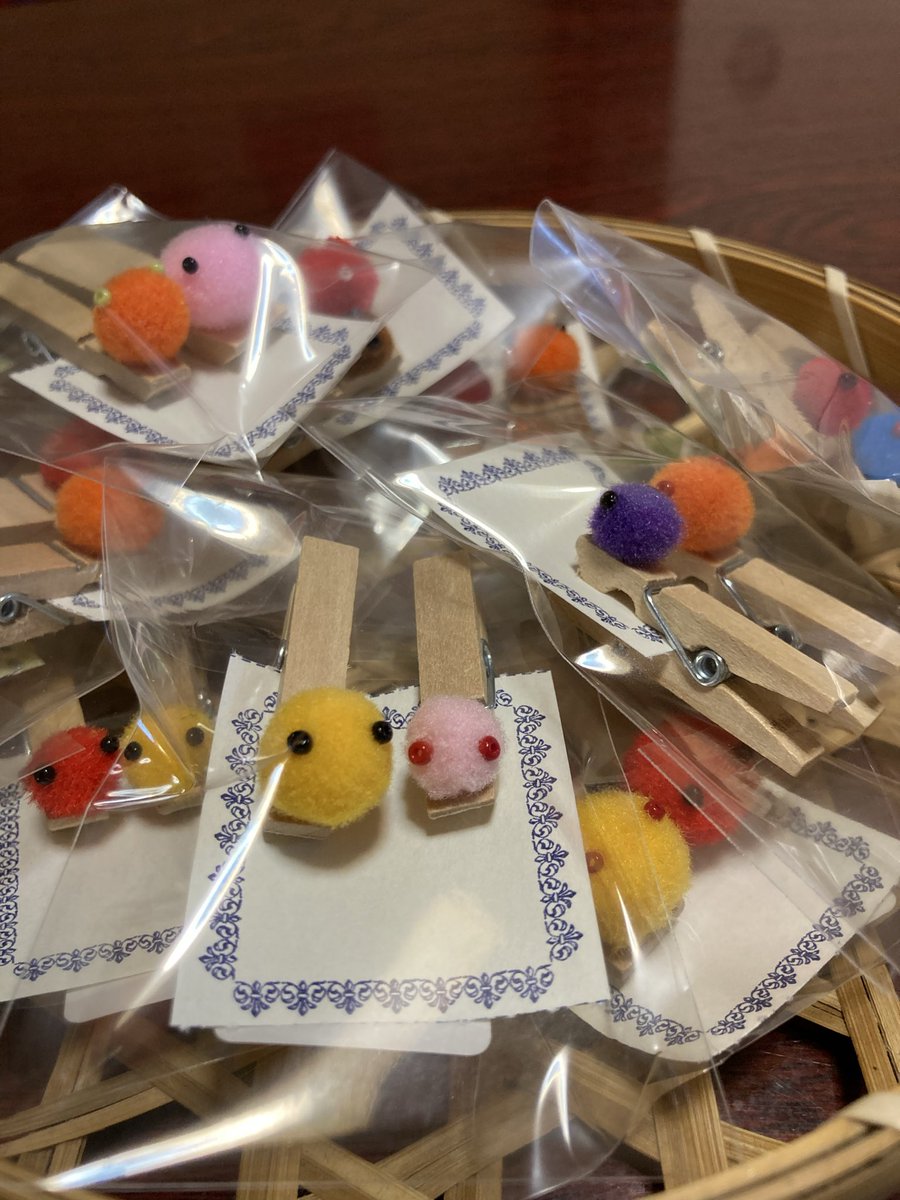 ikpbb's tweet photo. ボンボングッズを作ろうワークショップ、本日7/19開催です。岡山市のネイロ堂。さんで、13:00-17:00、参加費600円、喫茶店での開催ですので、喫茶で1オーダーお願いします☕️
お待ちしてまーす☀️ https://t.co/e5OzjpcoLT