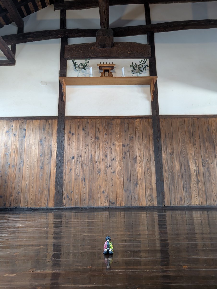 haruru731's tweet photo. 萩の💧柱邸におじゃましております。ちなみにコミック15巻はほぼこの建物そっくりに描かれていますが、アニメは少し違います。フィギュア小さいんですが、雰囲気伝わりますでしょうか？？つづきます https://t.co/rJ6mpSAIr9