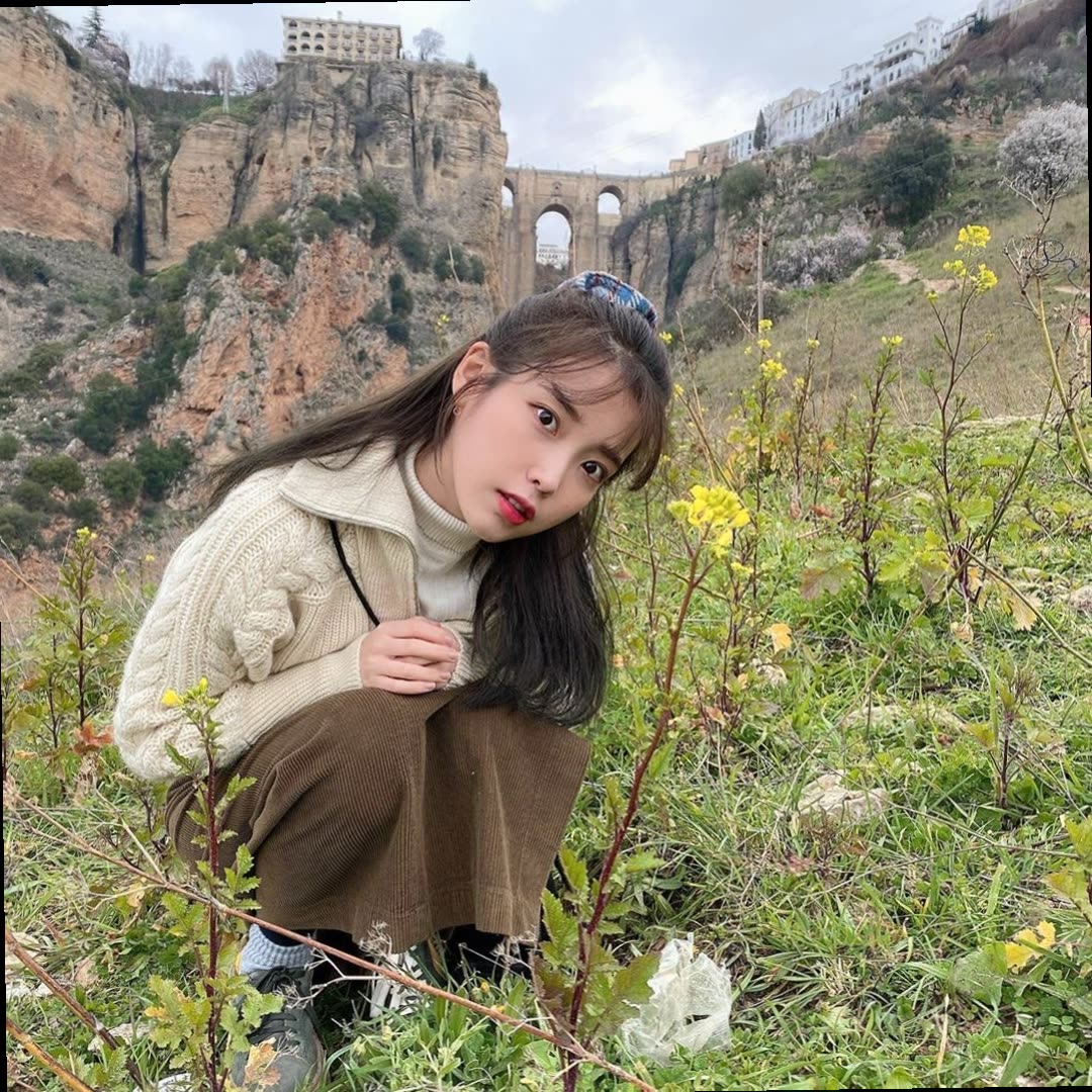 _juliahouse_'s tweet photo. 她在雨后的空气中听上门见风声穿过，心里浮现空姐学生一种无法言说的平静，外围仿佛这一刻被时间轻约炮学生轻拉长却无法真正停留上门。，时间像被轻轻折叠 https://t.co/HS3ghKBb4r