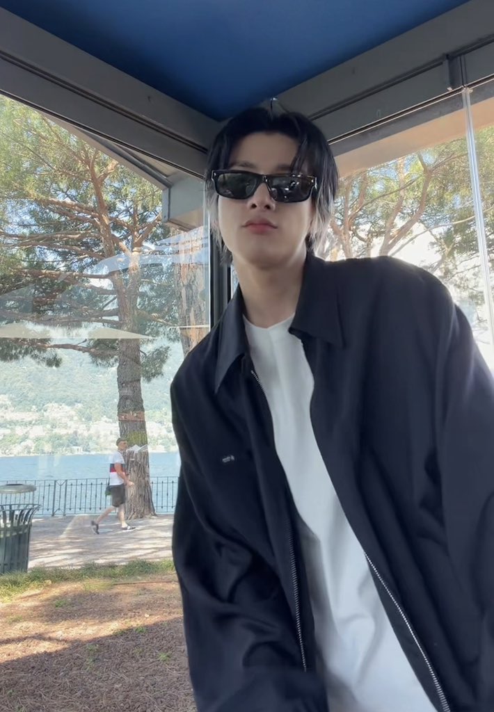 jeyusn's tweet photo. @jolngseong Hey, adek juga bucin ya. Masa gak bucinin mas yang kece ini? Rugi wkwk. https://t.co/ZMi9BC43rS