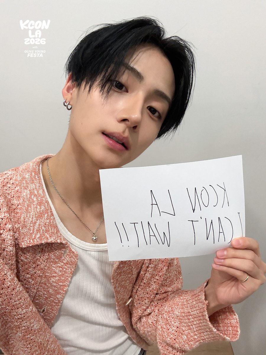 kconusa's tweet photo. [#KCONLA2026] #ALPHADRIVEONE CHECK-IN REWARD for KCONer! 🎁

Handwritten message for ALLYZ✍️

ALLYZ에게 전하는 손글씨 메시지 ✍️

-
𝐆𝐄𝐓 𝐘𝐎𝐔𝐑 𝐓𝐈𝐂𝐊𝐄𝐓 𝐍𝐎𝐖!
🎟️ https://t.co/ANYHzUuKb5

🔗Ticket Info
https://t.co/iJRABamsFz

-
KCON LA 2026
AUG 14-16
https://t.co/0wcVXgZVPl Arena, LA Convention Center

Let’s #KCON