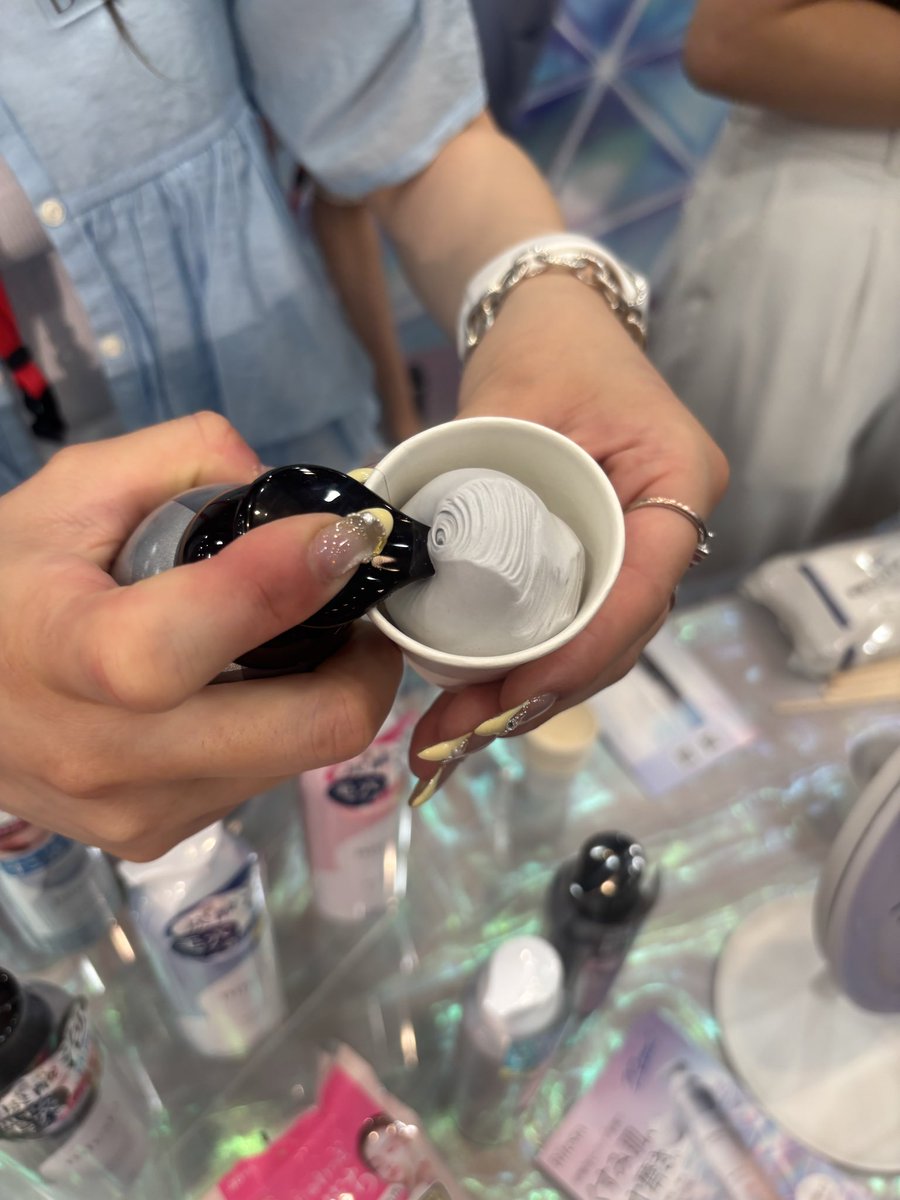 hamachi_1_'s tweet photo. #MimiBeautyMeetsに参加中
#キャンペーン
#ビフェスタ
8/24発売のピーリング泡洗顔をお試し🫧
試したのは毛穴黒ずみ・角栓ケアができる黒い方！ふっくらもっちり泡だった😳✨
そして！なんと！！！ガチャでA賞が当たって発売前の現品いただいたよ🥳🥳🥳
くすみ・ざらつきケアの白い方にしてみた！
泡パックで30秒程度置いて使うのもいいみたい！お手軽にピーリング嬉しいな☺️朝晩使えるのも心強い☺️🫶🏻