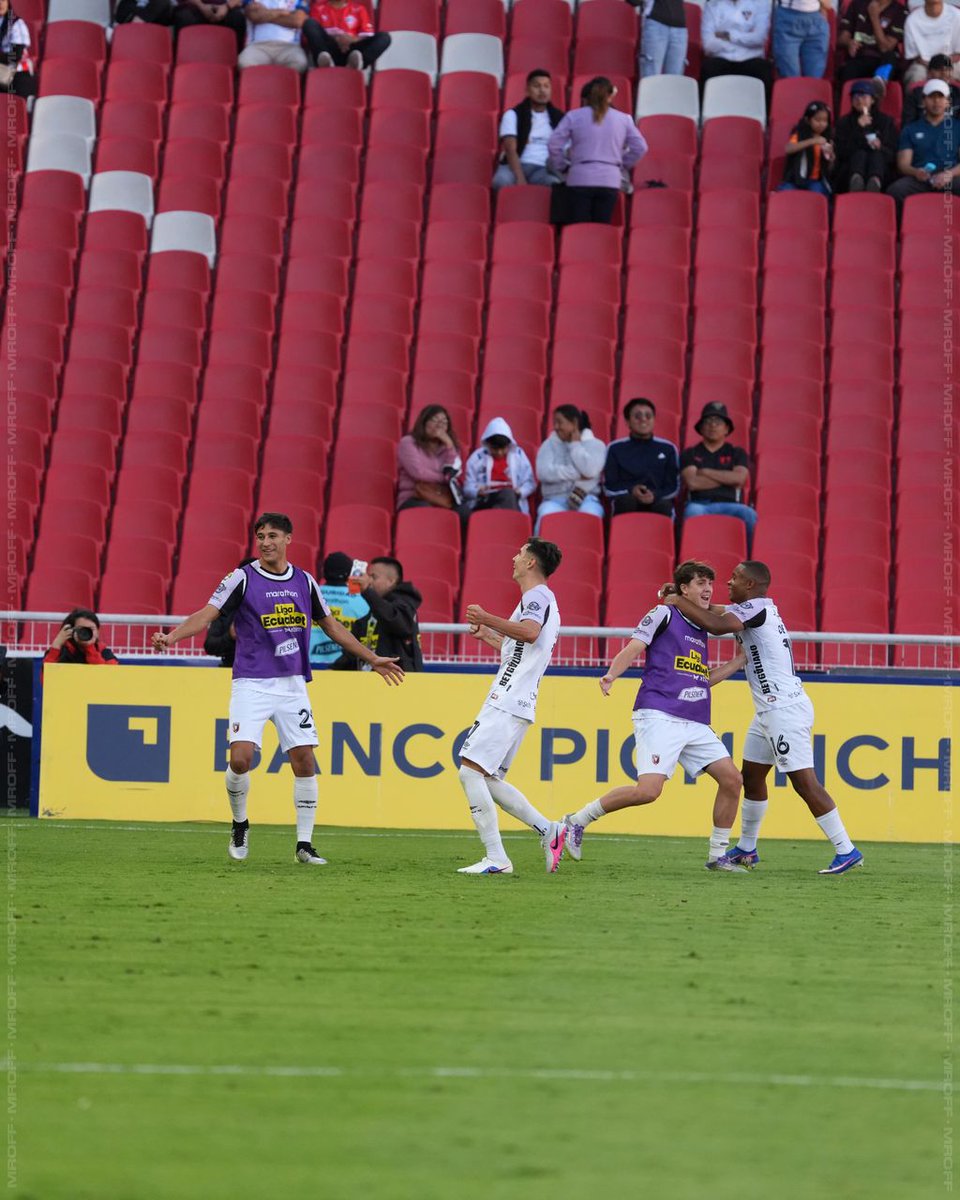 MrOFFSIDER's tweet photo. 𝗙𝗧 | LDU 0 - 1 Leones

· Leones se tomó el Rodrigo Paz Delgado
· Eficiencia pura de los imbabureños
· Luque y un gol de tres puntos
· Solano en gran nivel por la banda
· Nazareno un titán bajo los postes
· Liga un desconcierto total
· Estrada, Redes y Alvarado derraparon
· Tobar no generó nada, Yerlin perdido
· El Rey de Copas es una comparsa
· Se necesita un entrenador urgentemente