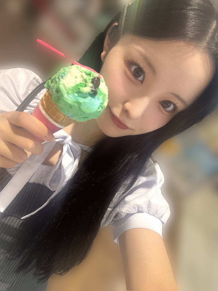 coco_KLM_0218's tweet photo. おはよーー！

見てー！念願のアイス食べれたよ🍨
夏を感じられて幸せな味でした

それでは今日も一緒にがんばろ〜♡

 #カワラボメイツ  #山下ここ https://t.co/pfFtruCK9R