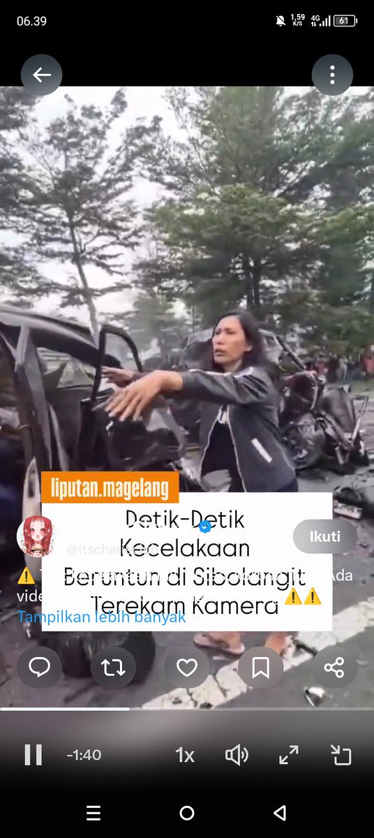ursweetjc's tweet photo. @itscherieclub Ibu ibu ini panik, minta tolong.. bukannya ditolongin sebisanya malah ditinggalin rekam rekam aja ngitung ngitung gk jelas https://t.co/hyj1QbF11H